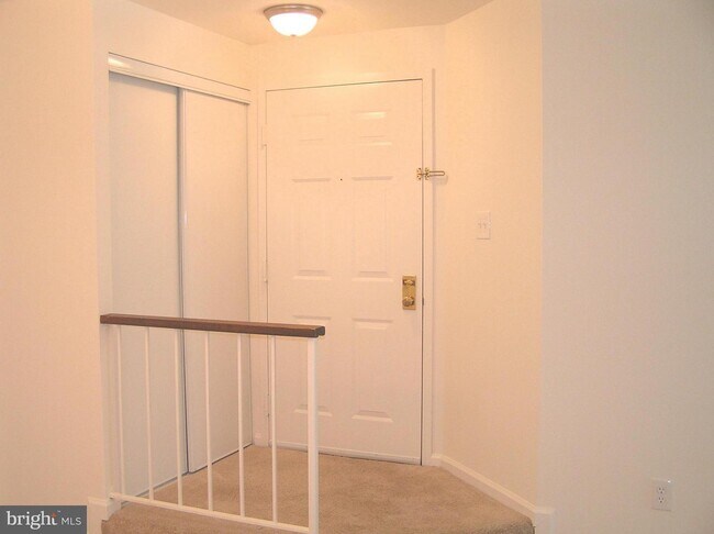 Building Photo - 5817 Cove Landing Rd