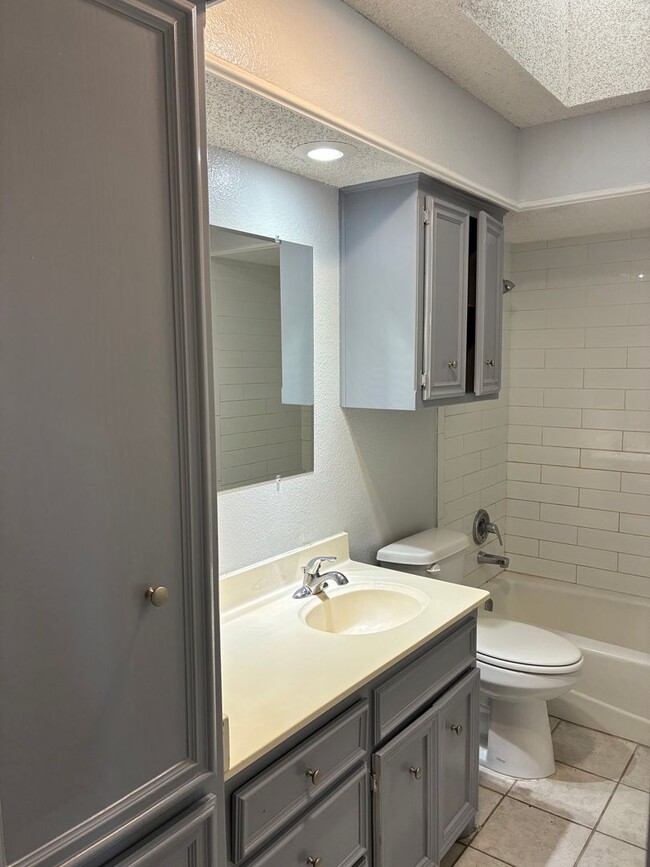 Building Photo - Price Improvement on this 4 bedroom