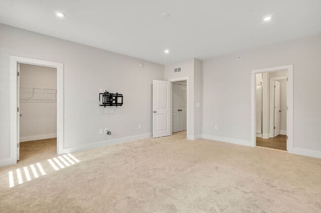 Building Photo - Spacious 3 Bedroom Condo Near VCU & VUU – Most Utilities Included – $3,000/mo