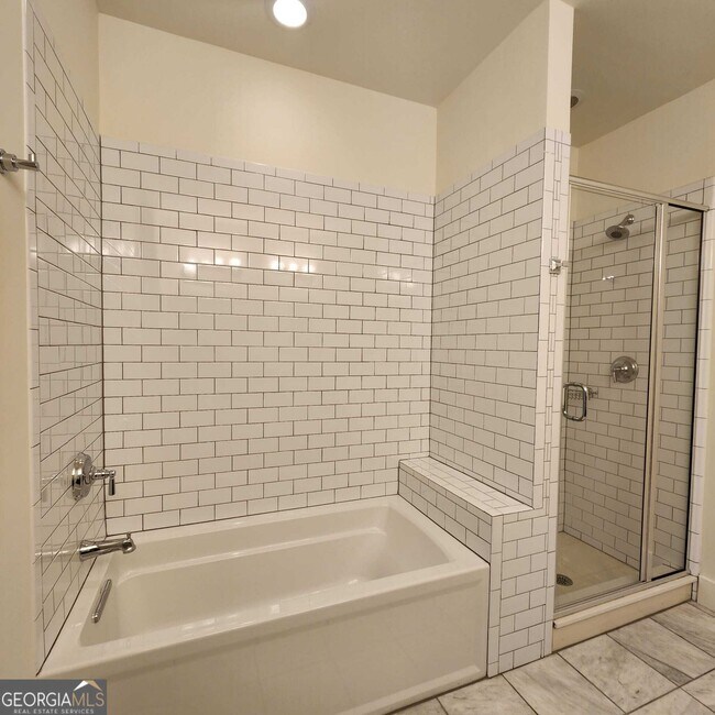 Building Photo - 1100 Howell Mill Rd NW