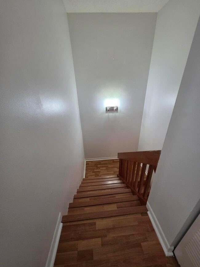 Building Photo - 3909 Victoria Dr