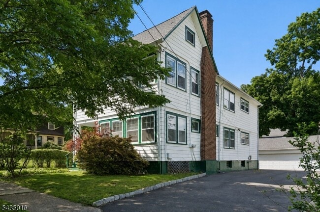 Building Photo - 26 Howe Ave