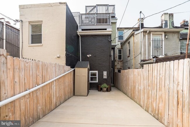 Building Photo - 2038 Gough St
