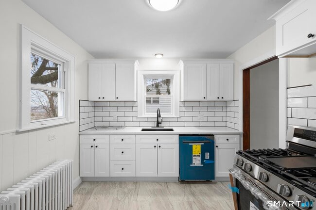 Building Photo - 37 Byrneside Ave