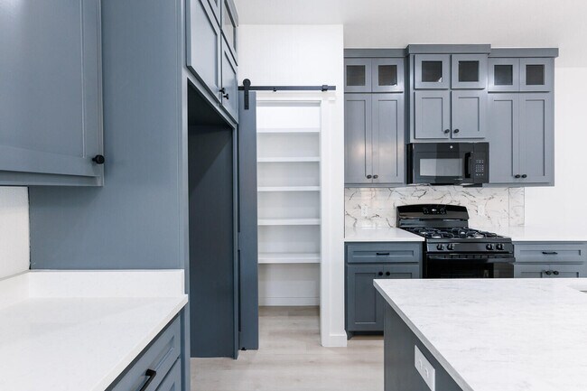 Building Photo - 1704 Elkhart Ave