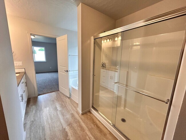 Building Photo - Stunning 3 Bed, 2 Bath Rancher in Spokane ...