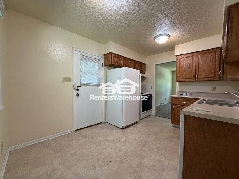 Building Photo - 1215 Cummins Pkwy