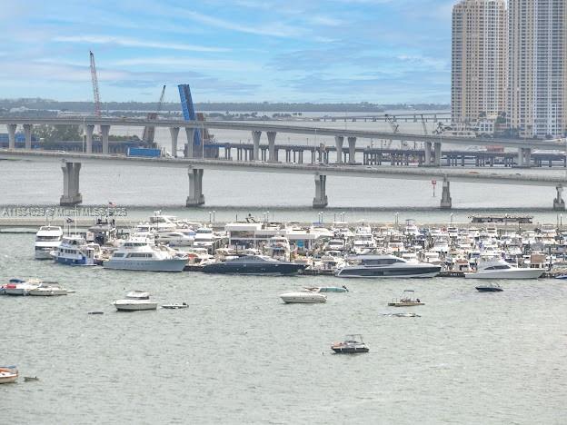 Building Photo - 700 NE 24th St