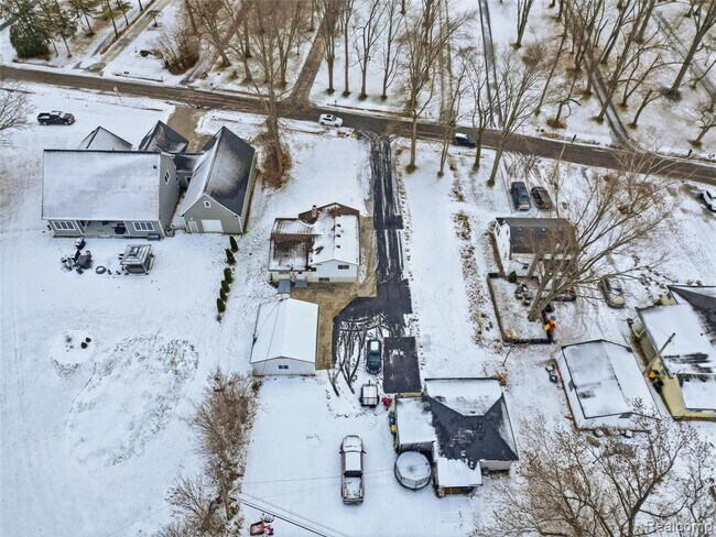 Building Photo - 38301 Murdick Dr