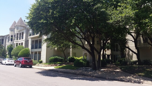Building Photo - 3105 San Jacinto Street