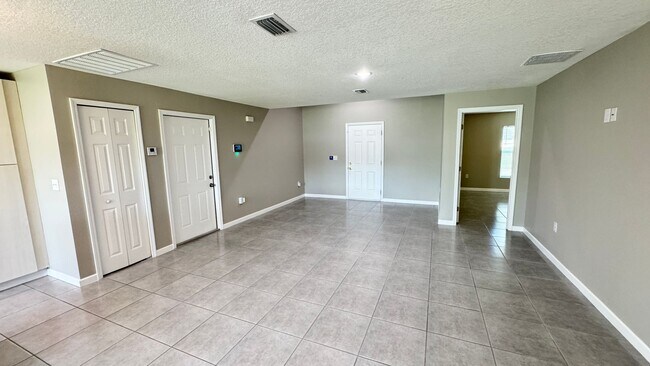 Building Photo - 851 San Filippo Dr SE