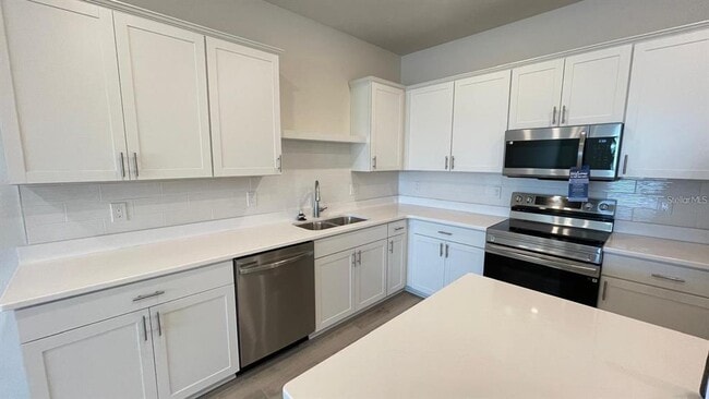 Building Photo - 428 HUCKLEBERRY Dr