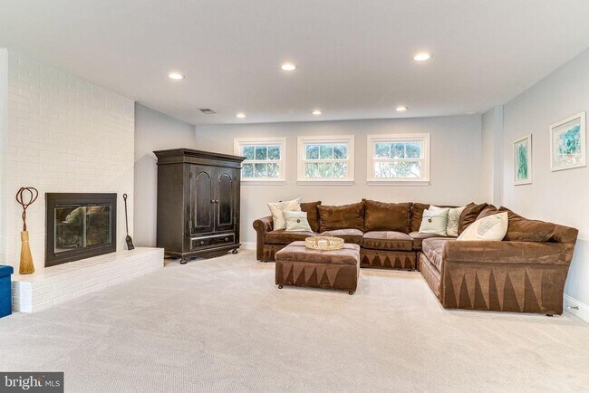 Building Photo - 6519 Engel Dr
