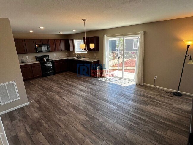 Building Photo - 3092 Cub Lake Dr