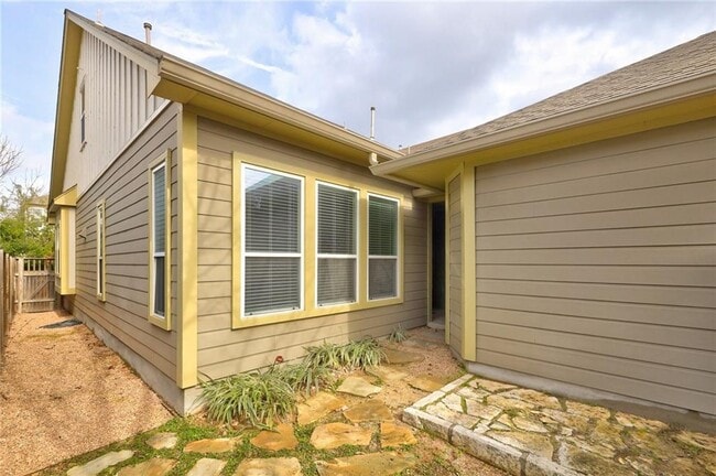 Building Photo - 1925 Littlefield St