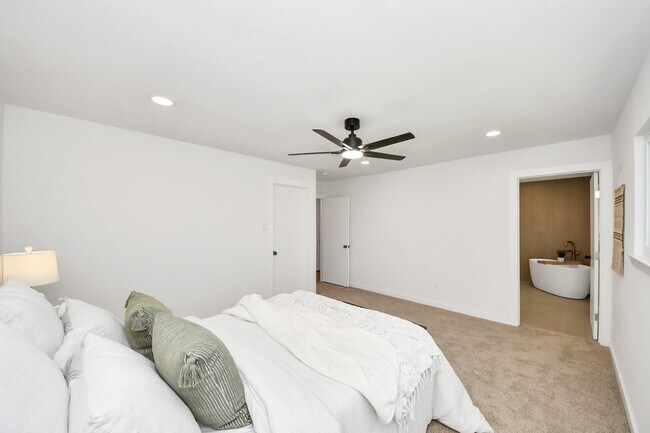 Building Photo - 5946 Willowbend Blvd
