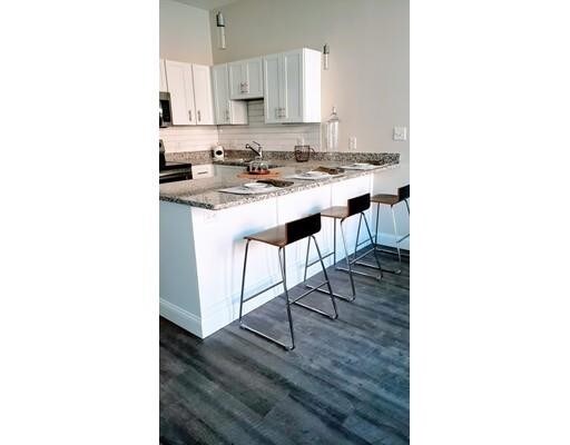 Primary Photo - 82 Concord St