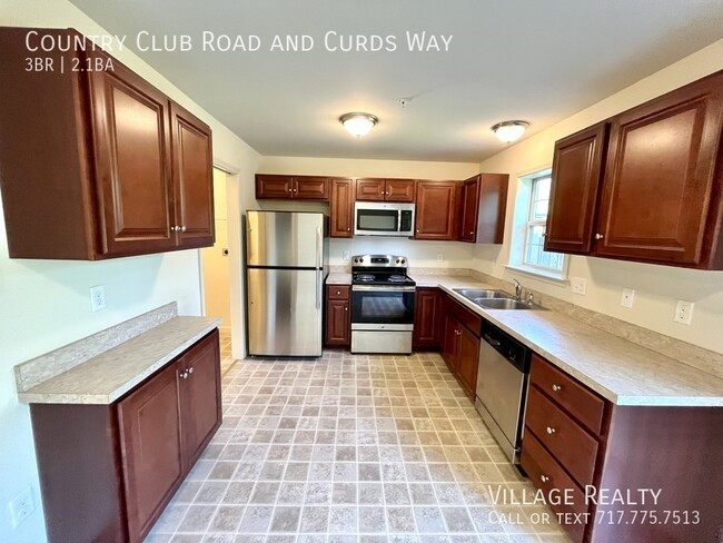 Building Photo - 721 Country Club Rd