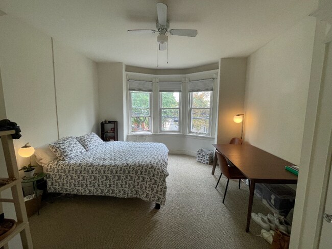 Building Photo - 412 Monroe St