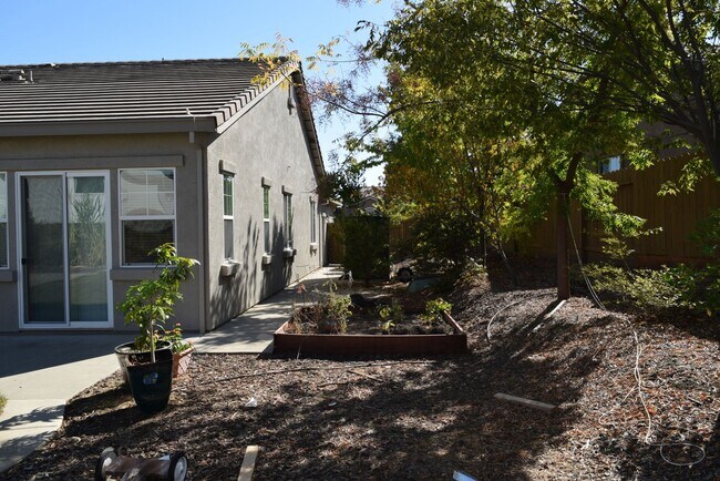 Building Photo - Gorgeous Newer 4 Bedroom in Highly sought after Riata Empire Ranch Community!