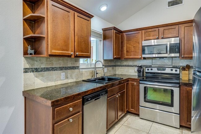 Building Photo - 418 Grand Prairie Cir