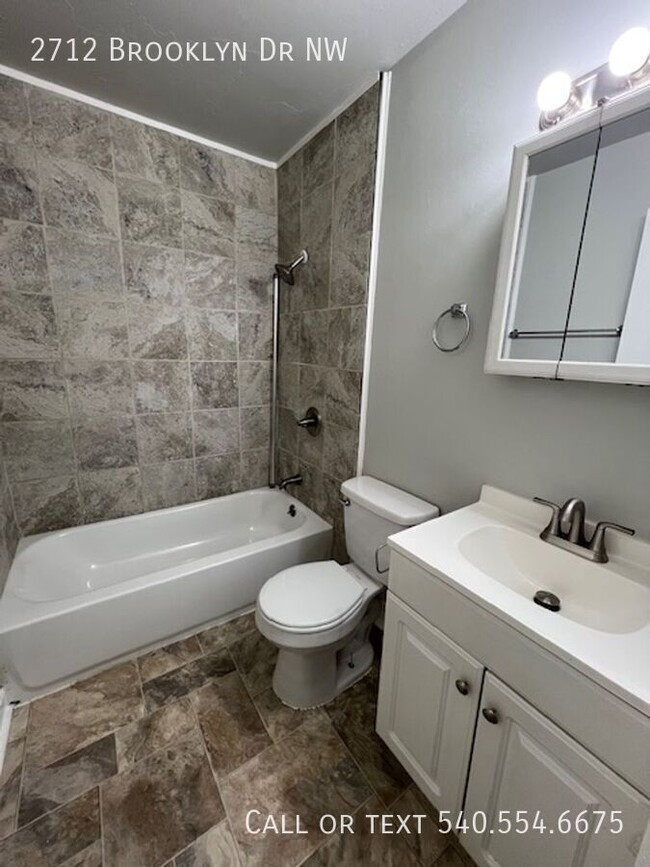Building Photo - 2712 Brooklyn Dr NW