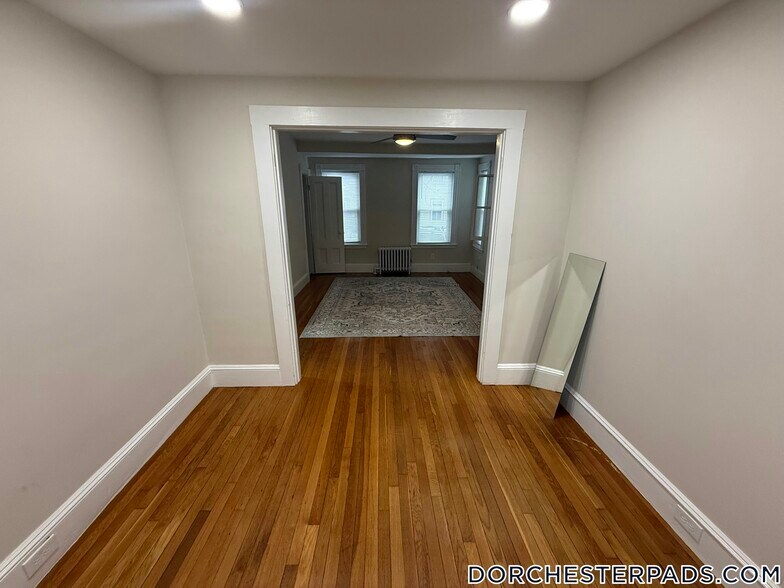 Building Photo - 24 Ventura St