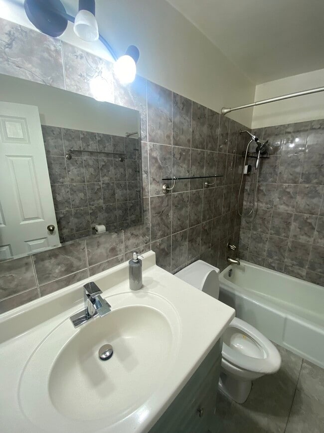 Building Photo - 9708 Nottingham Ave