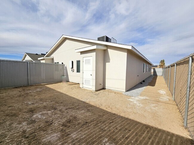 Building Photo - MAR1201-Placement