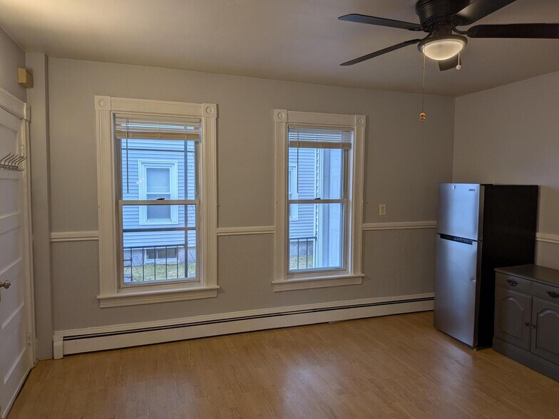 Building Photo - 607 Hevey St