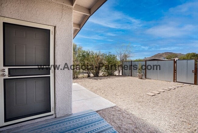 Building Photo - Two Bedroom Home with Guest House