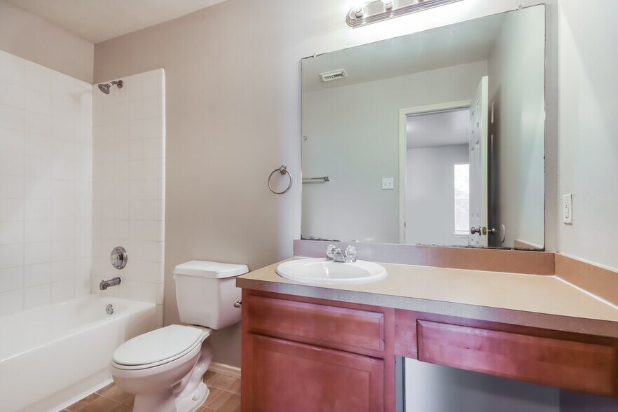 Building Photo - 21243 Linden House Ct