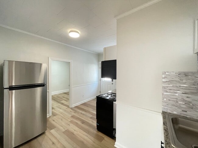 Building Photo - 73 6th St