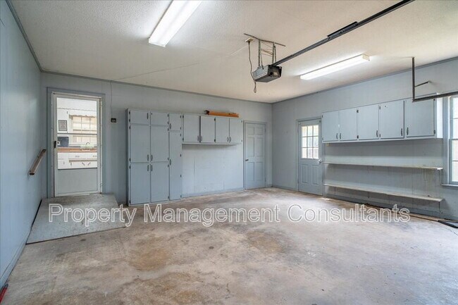 Building Photo - 2524 Chickasaw Dr