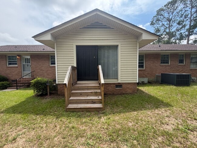 Building Photo - 215 Lesesne Dr