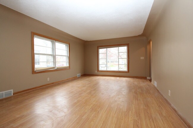 Building Photo - 860 Lake Michigan Dr NW