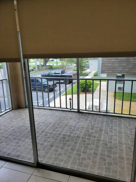 balcony - 3147 29th Ave N