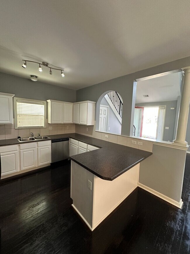 Building Photo - Move In Ready! Newly Refinished Floors! Upgraded Fixtures!