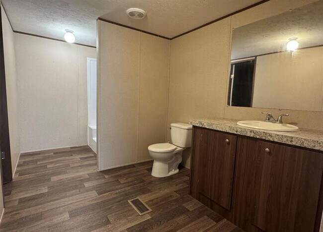 Building Photo - 104 Dockal Dr