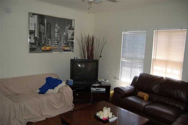 Building Photo - 1905 David St