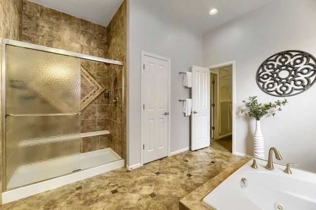 Building Photo - 15625 Carob Cir