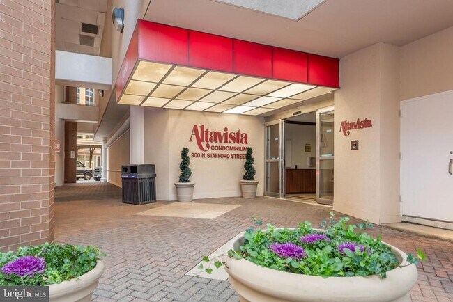 Primary Photo - 900 N Stafford St