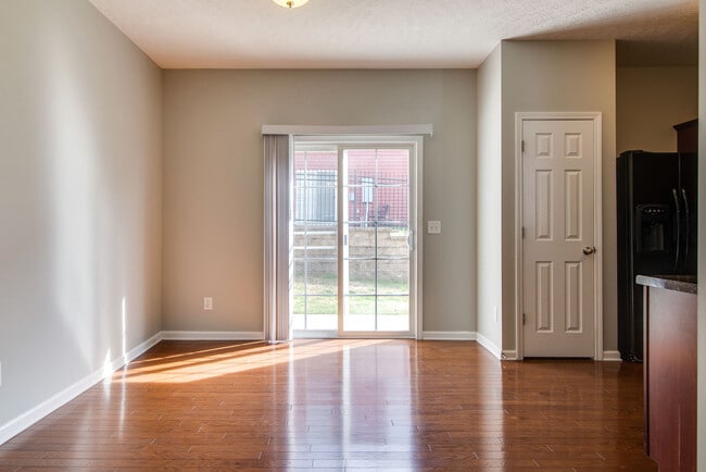 Building Photo - 3 BR/2.5 BA Villas at Concord Place Townho...