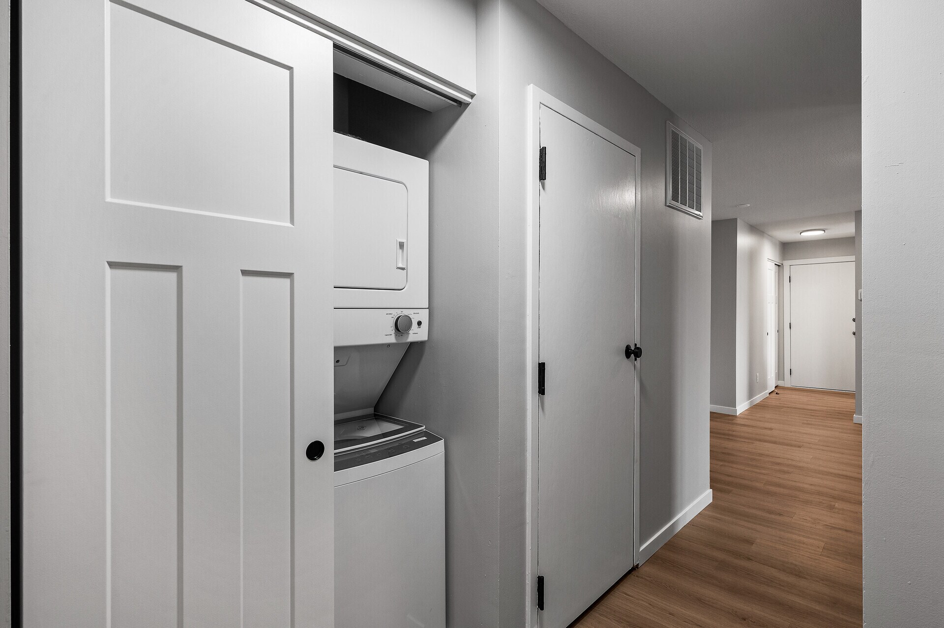 In Unit Laundry - 1551 Namekagon St