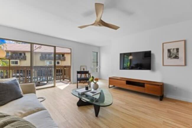 Building Photo - Windward Estates #M102