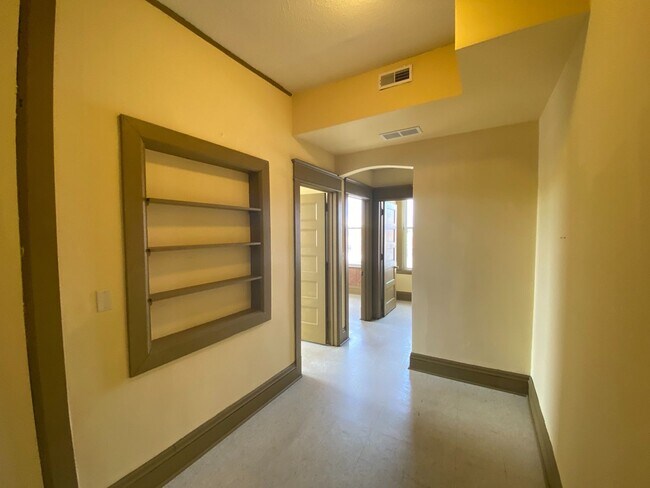 Building Photo - 786 7th St E