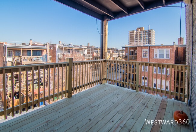 Building Photo - 844 W Lakeside Pl