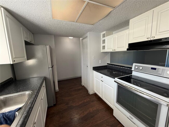 Building Photo - 621 99th Ave N