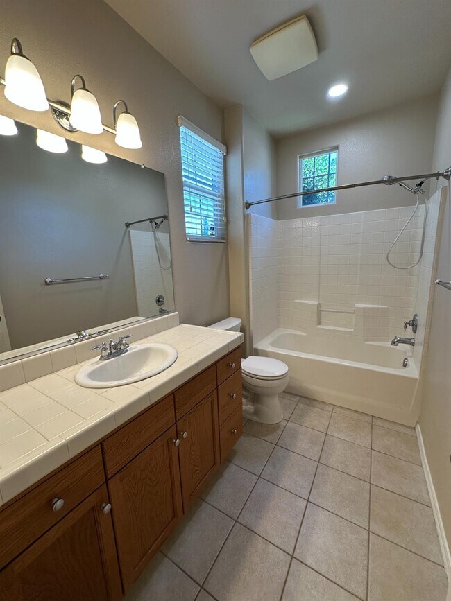 Building Photo - 5541 N Plum Ln