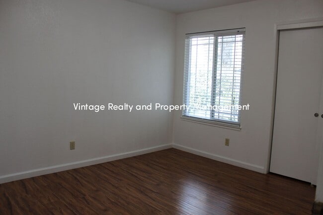 Building Photo - Available Soon! Recently Updated Very Nice...